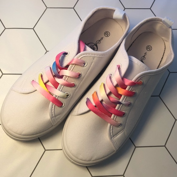 ❤️‍🔥 NWOT Ladies sneakers with rainbow laces! - Picture 2 of 3